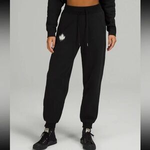 Lululemon Team Canada Relaxed High-Rise
Fleece Jogger *COC Logo